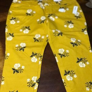 Old Navy yellow floral pixie pants NWT size 14